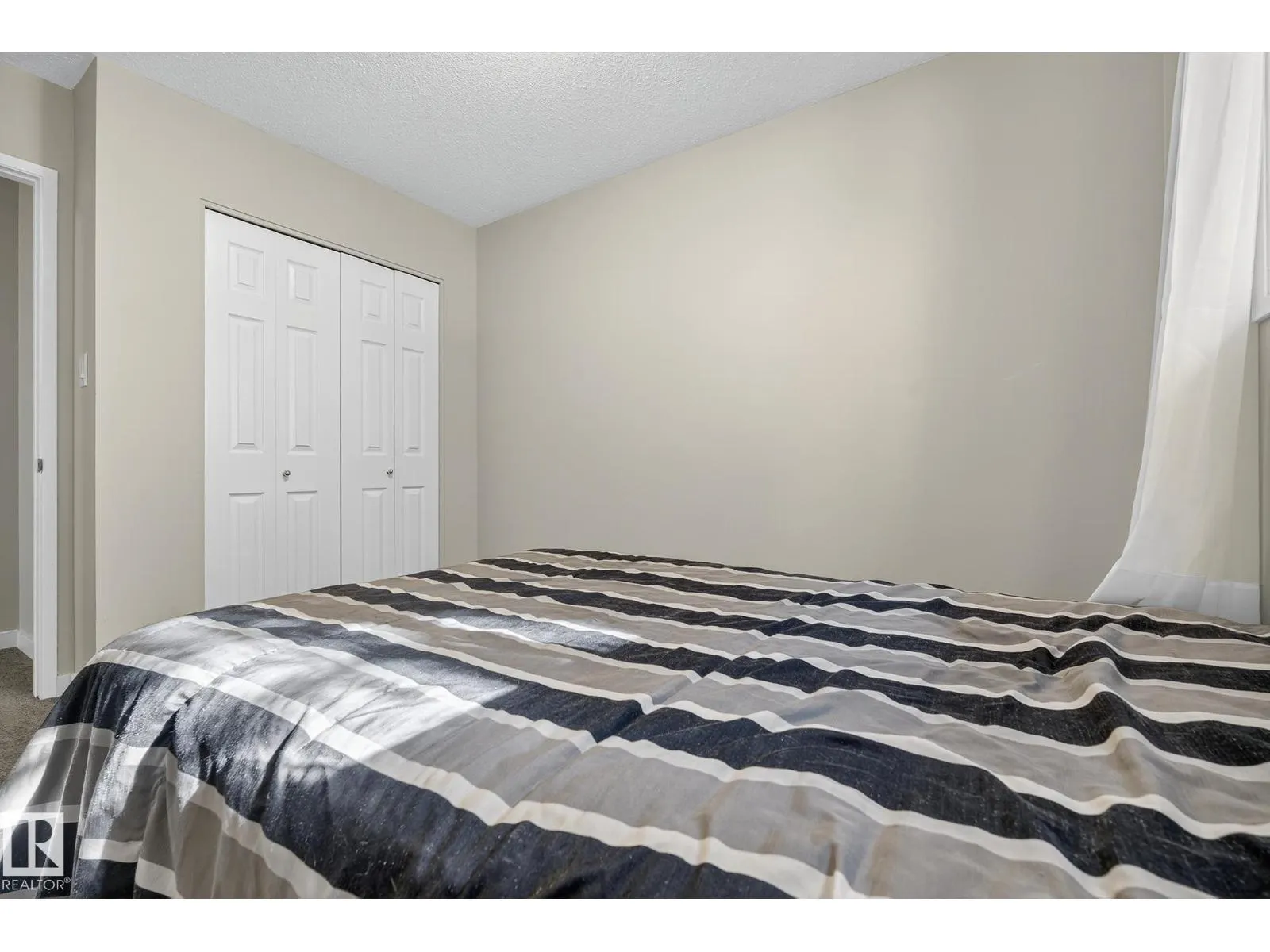 2 FARMSTEAD AV