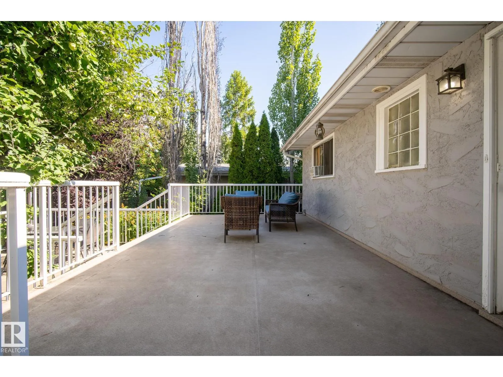 2 FARMSTEAD AV