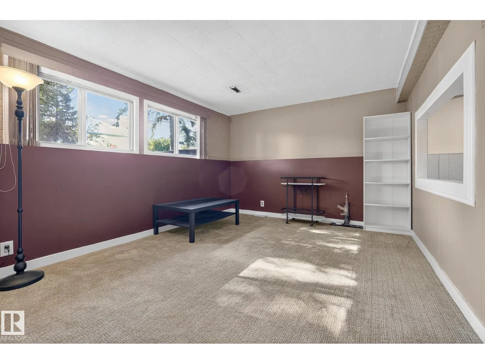 2 FARMSTEAD AV