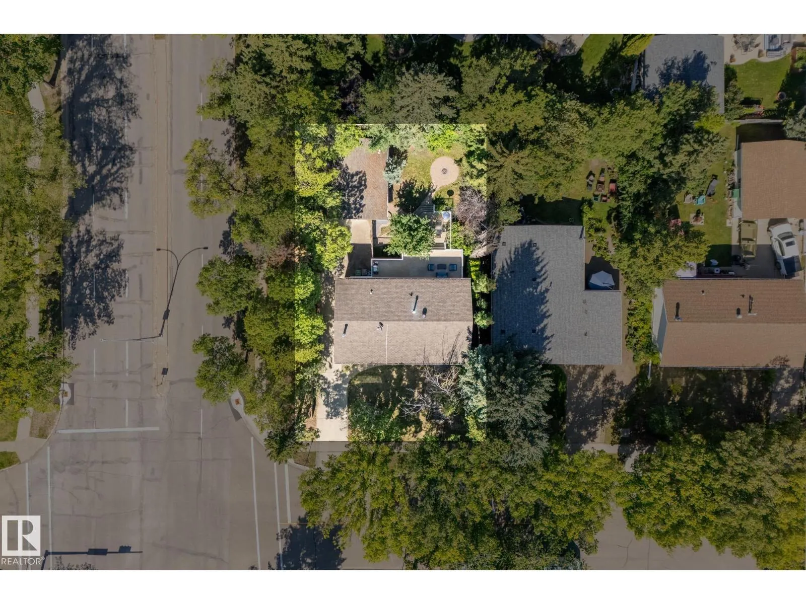 2 FARMSTEAD AV