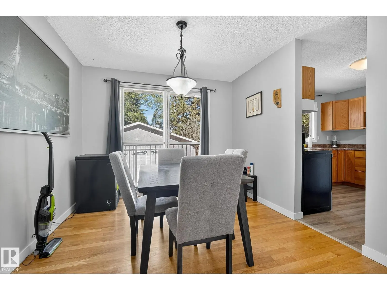 2 FARMSTEAD AV