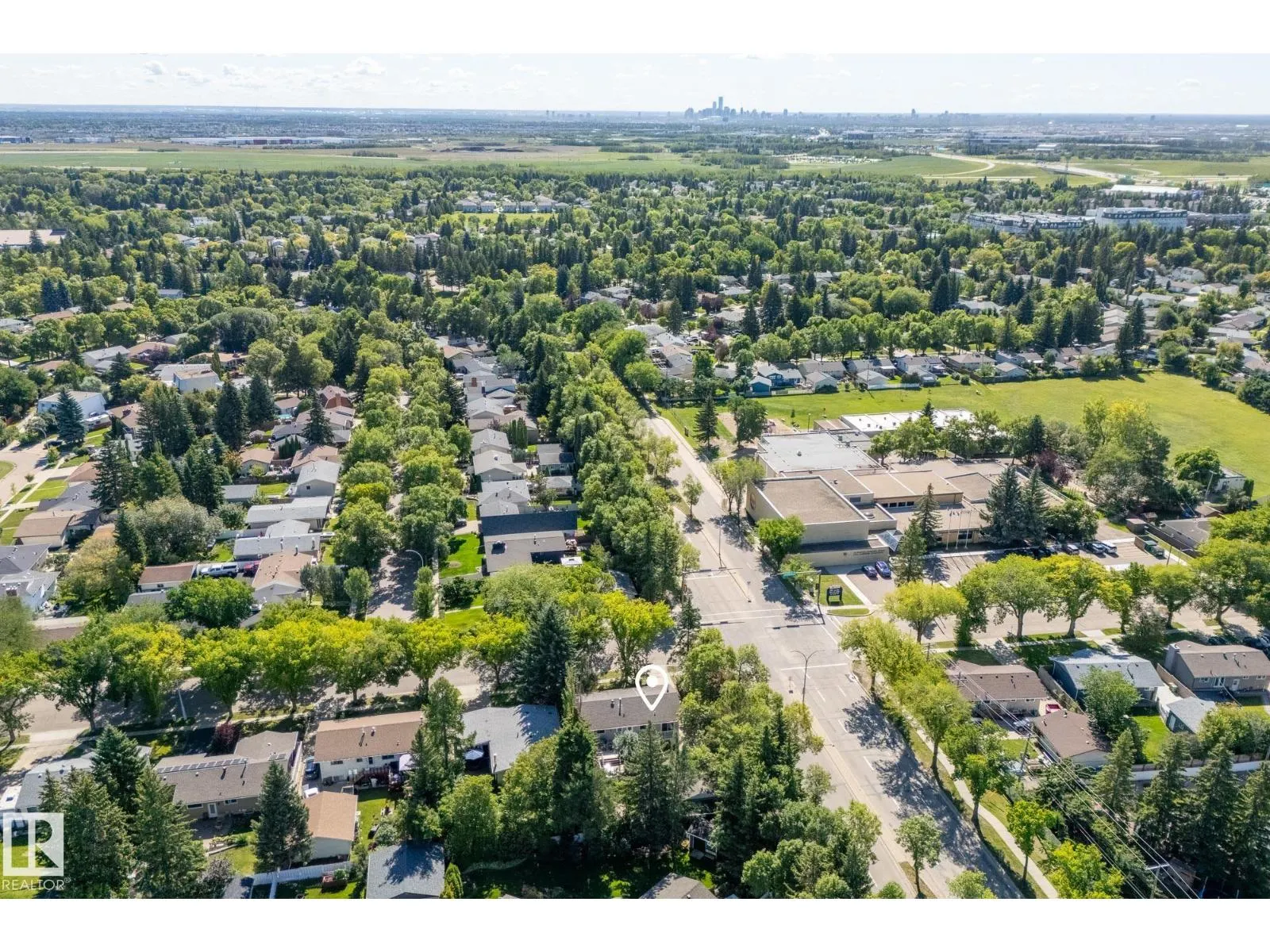 2 FARMSTEAD AV