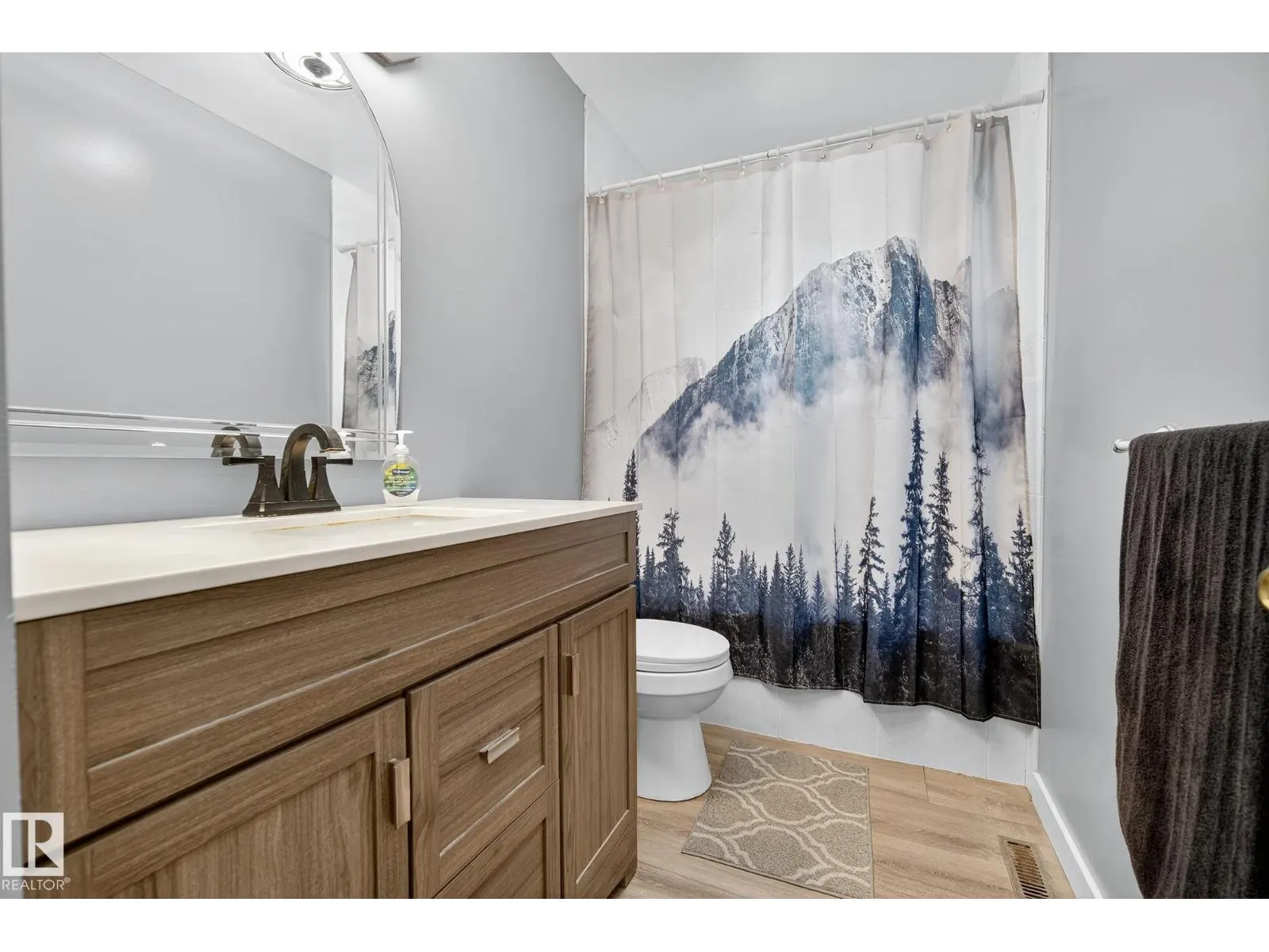2 FARMSTEAD AV