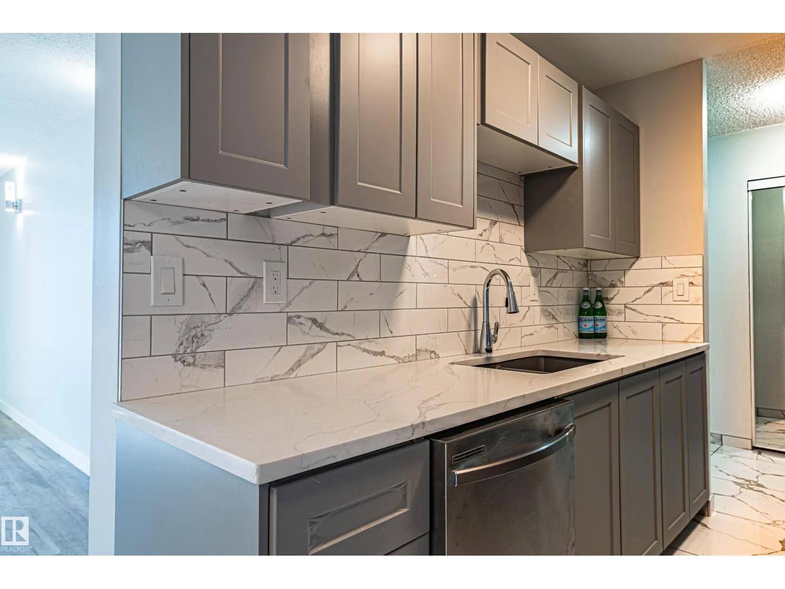 #809 10145 109 ST NW