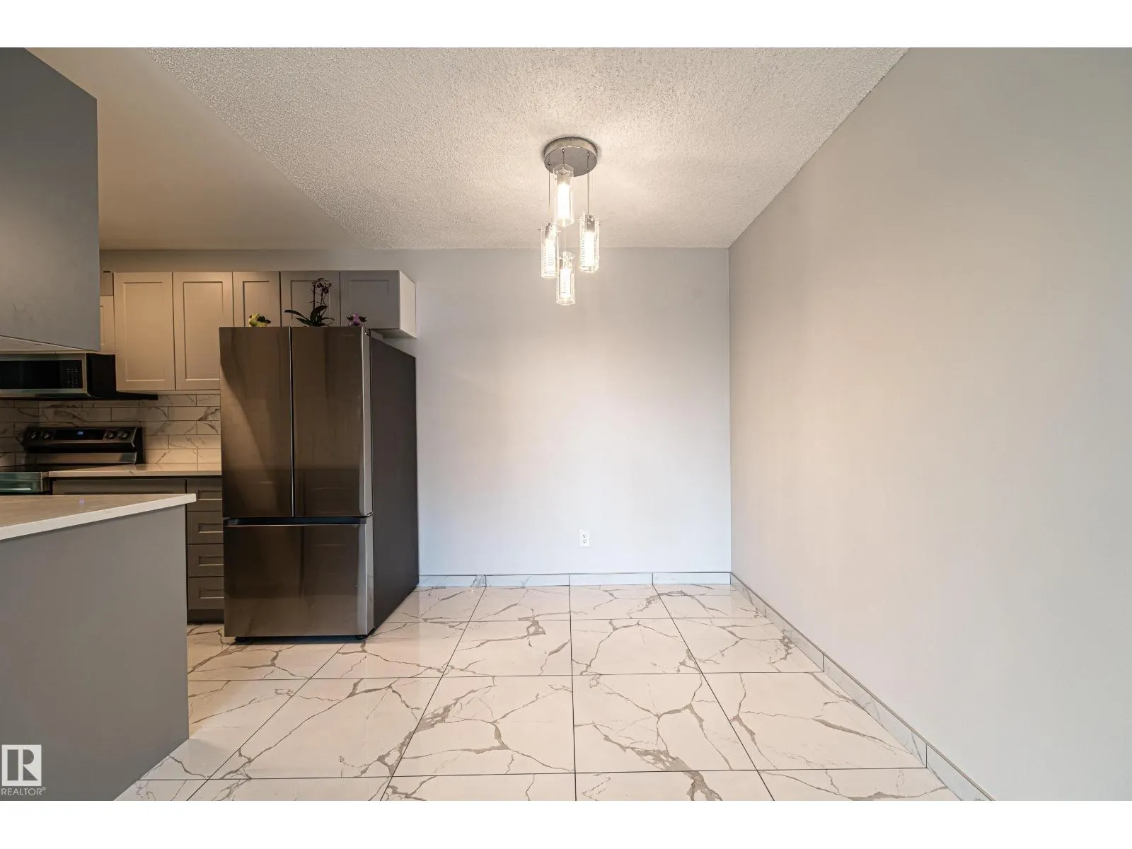 #809 10145 109 ST NW