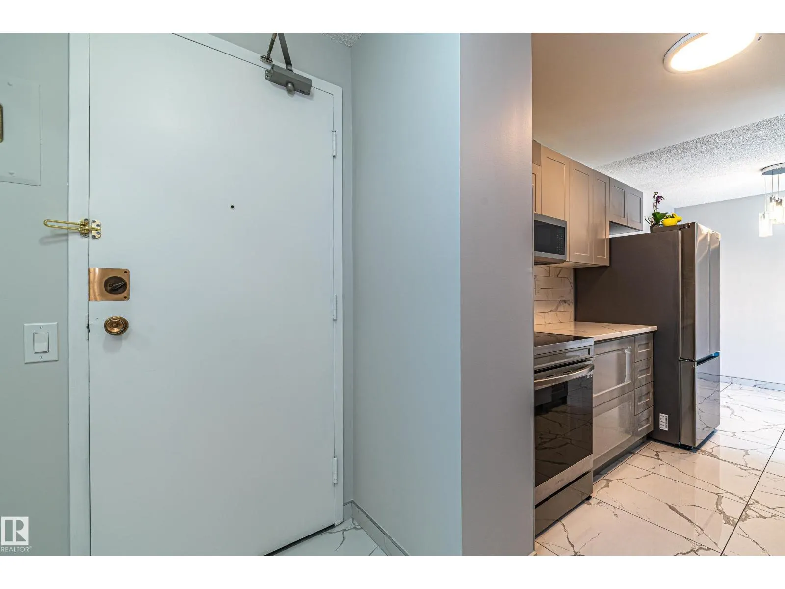 #809 10145 109 ST NW