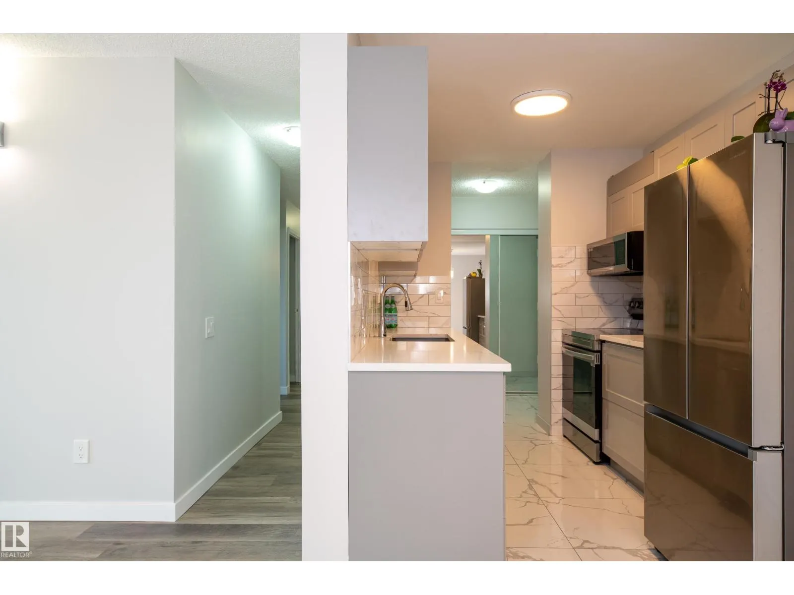 #809 10145 109 ST NW
