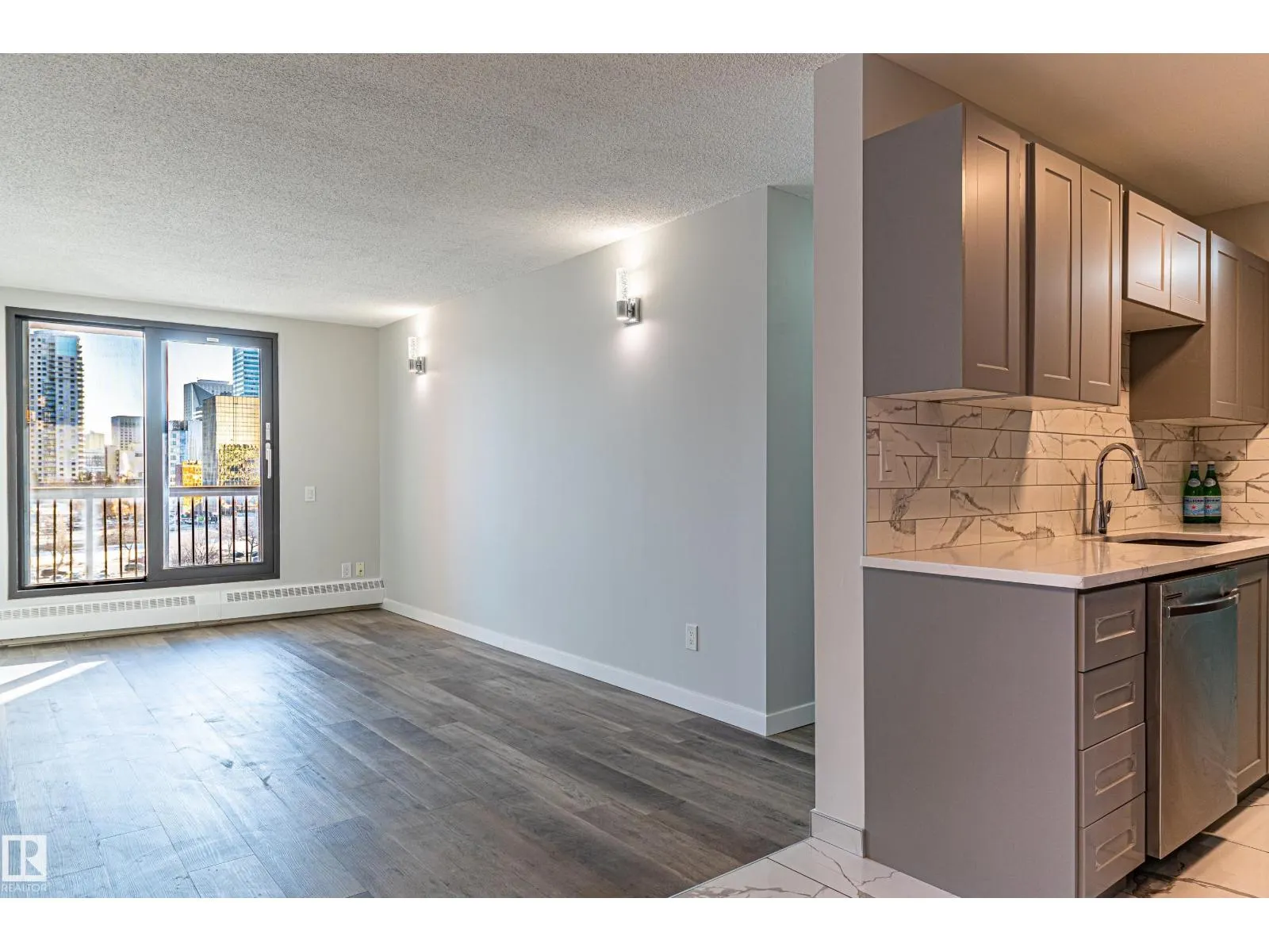 #809 10145 109 ST NW