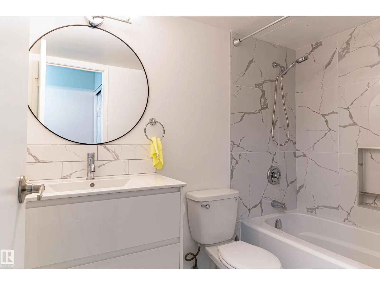 #809 10145 109 ST NW
