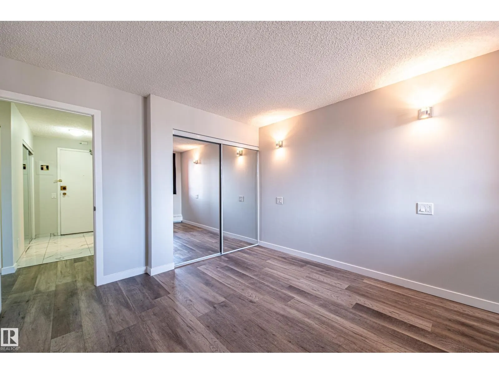 #809 10145 109 ST NW