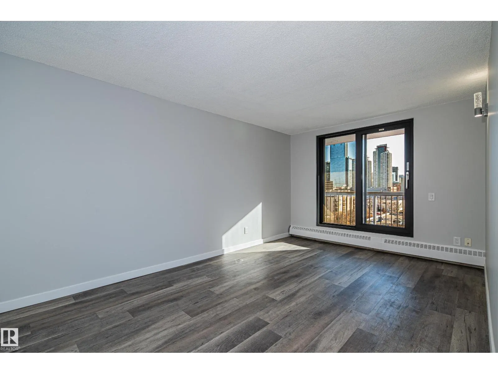 #809 10145 109 ST NW