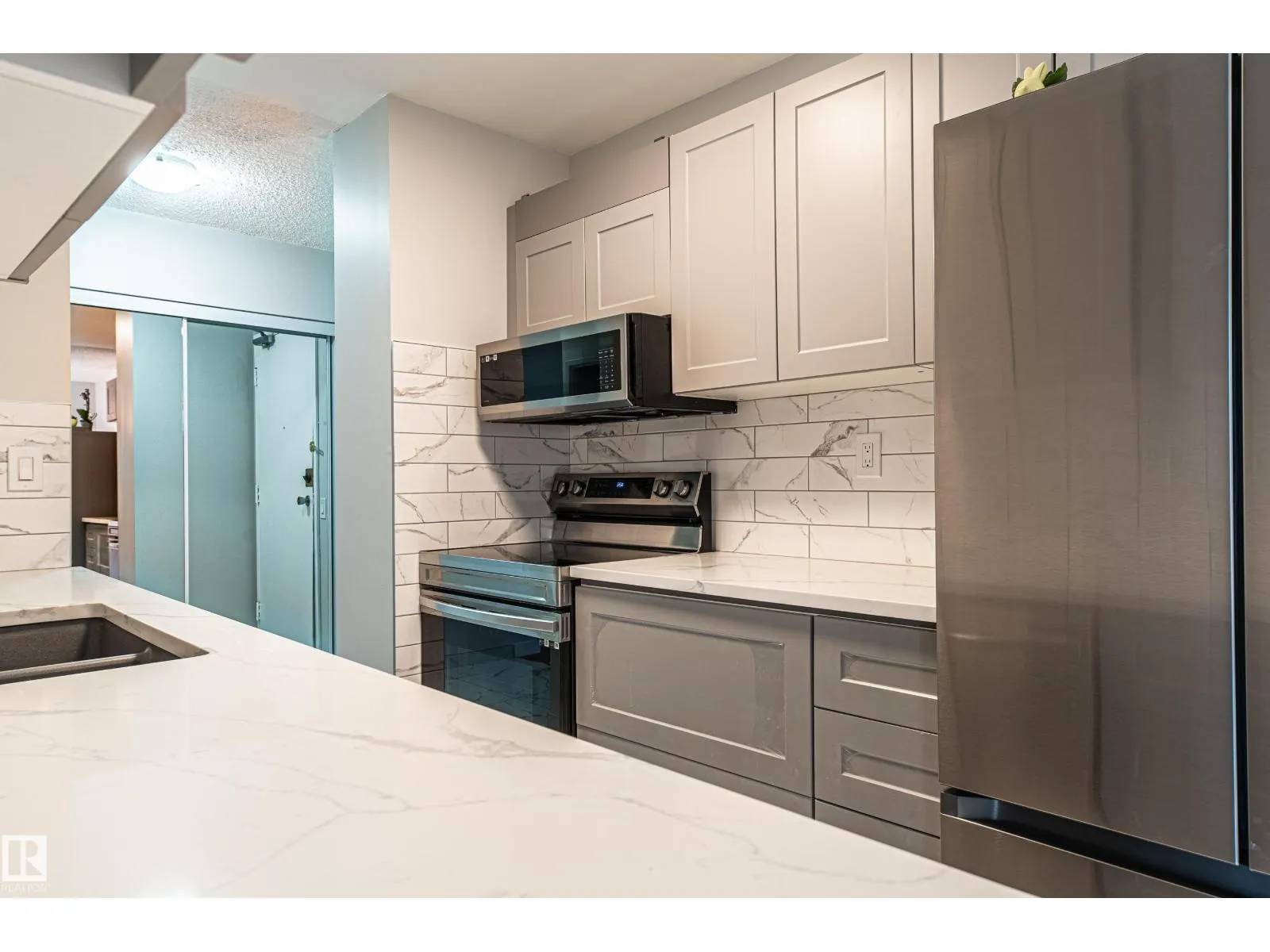 #809 10145 109 ST NW