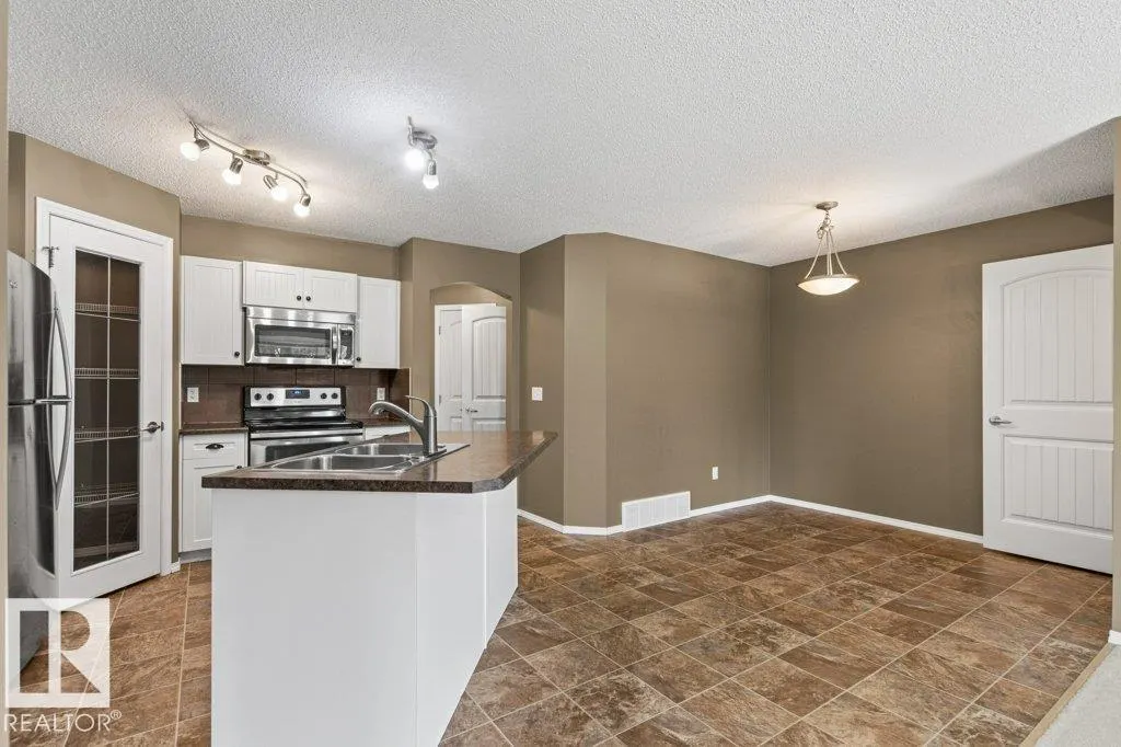 #20 604 62 ST SW
