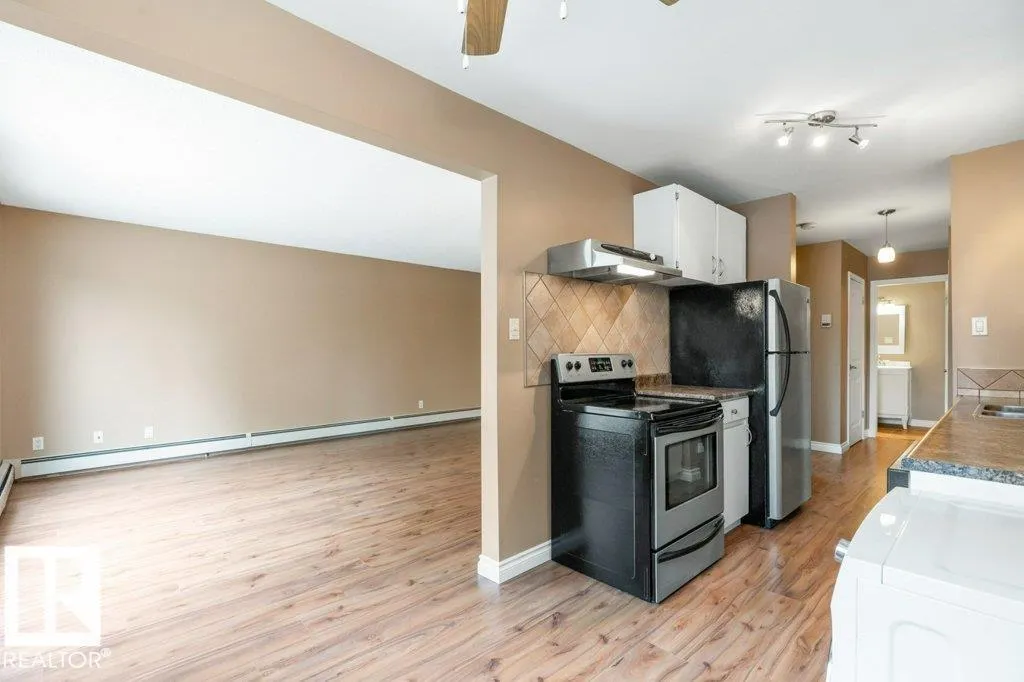 #408 10145 113 ST NW