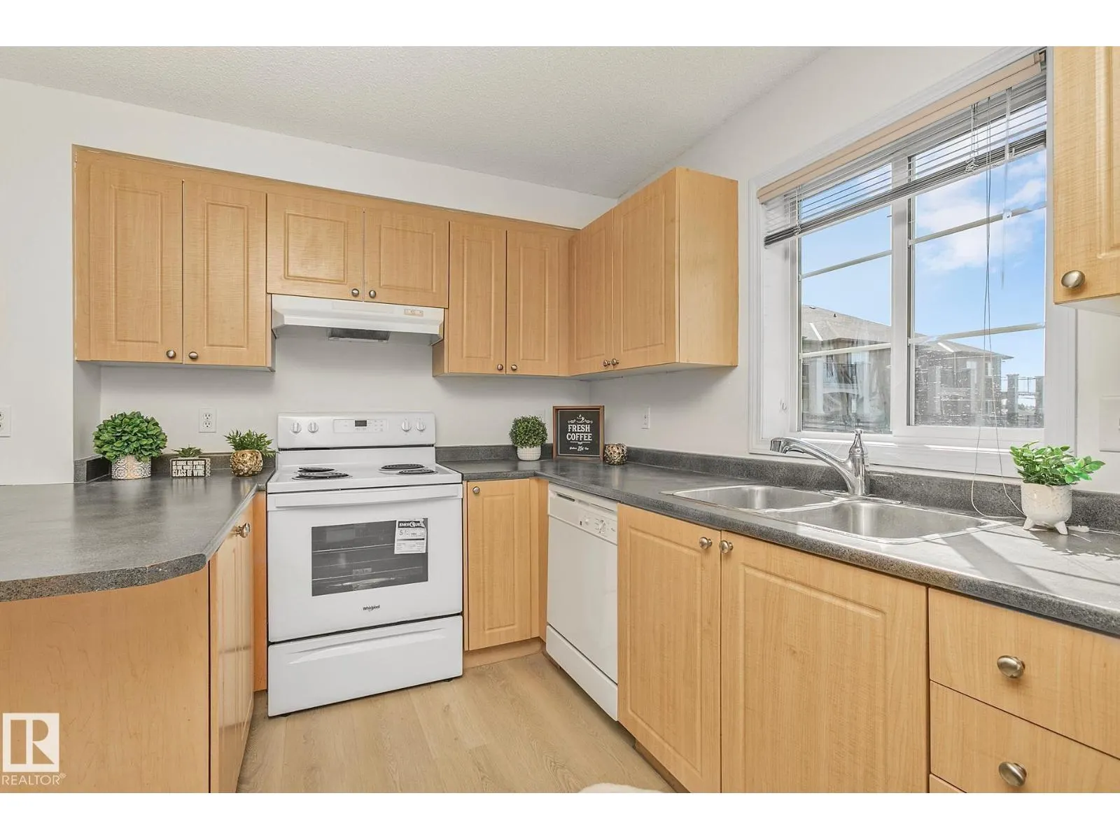 #301 630 MCALLISTER LO SW