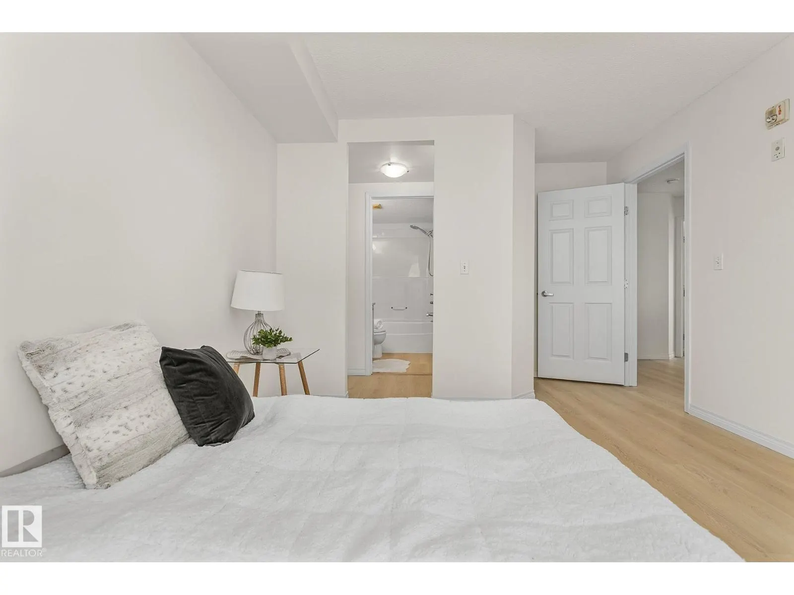 #301 630 MCALLISTER LO SW