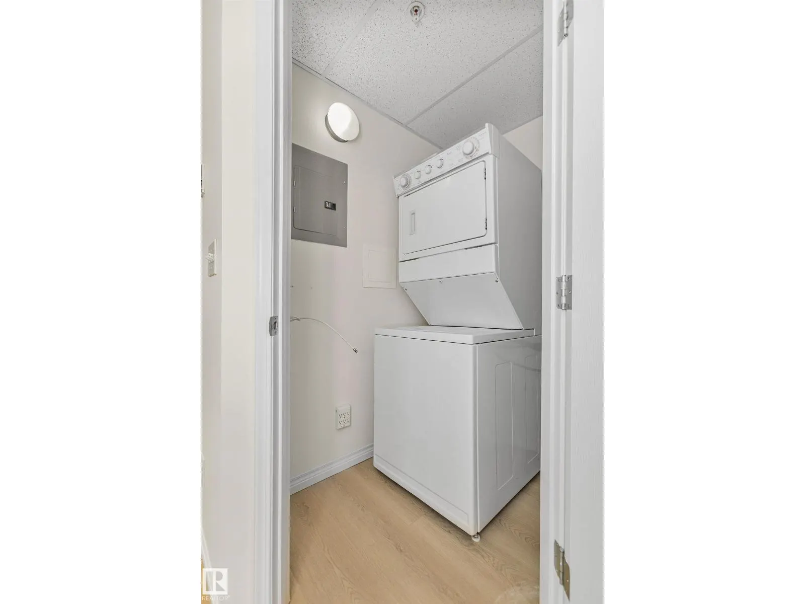 #301 630 MCALLISTER LO SW