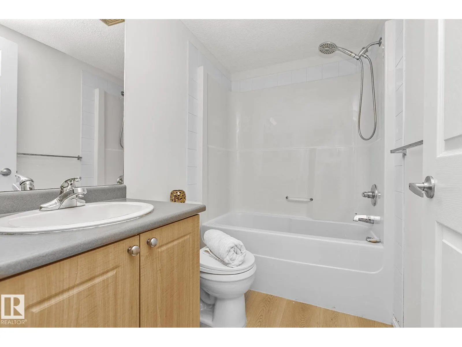 #301 630 MCALLISTER LO SW
