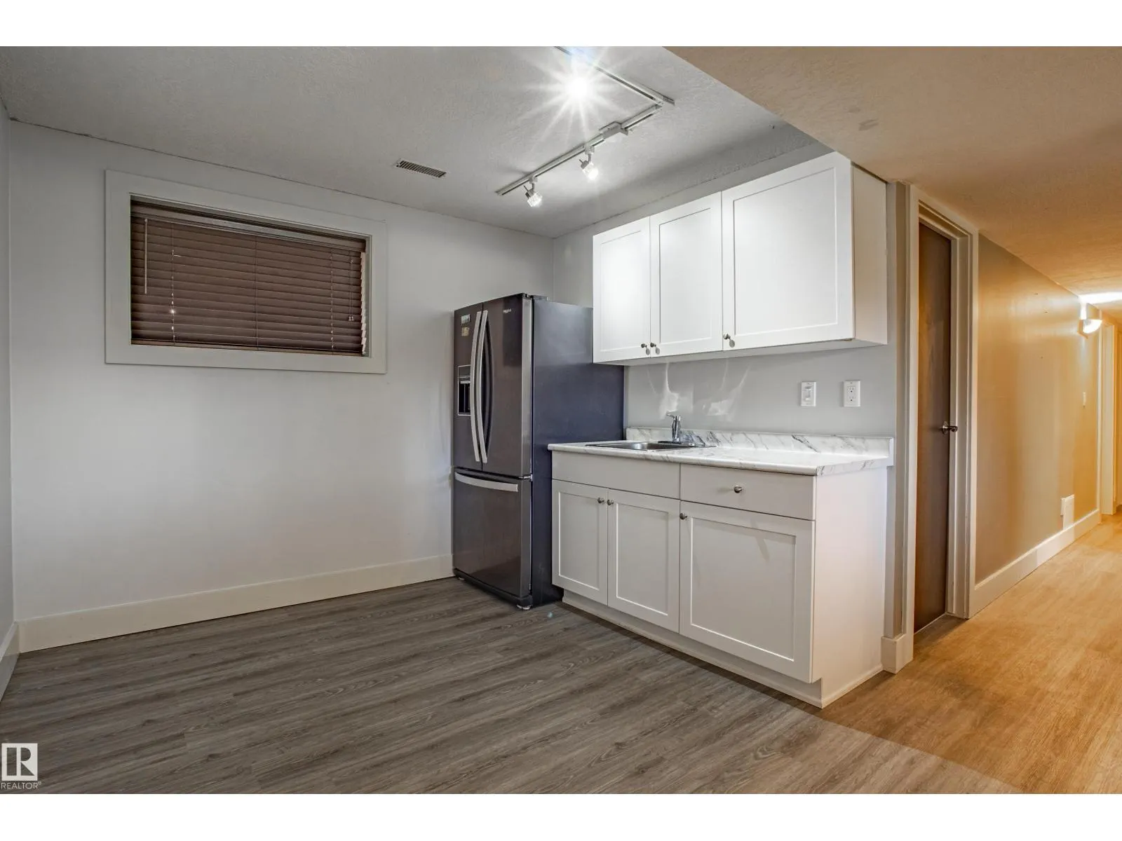 18 LOCKHART DR