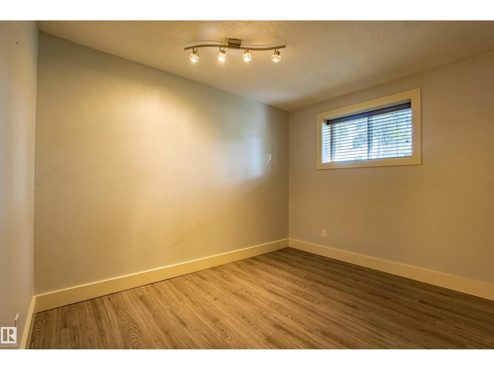 18 LOCKHART DR