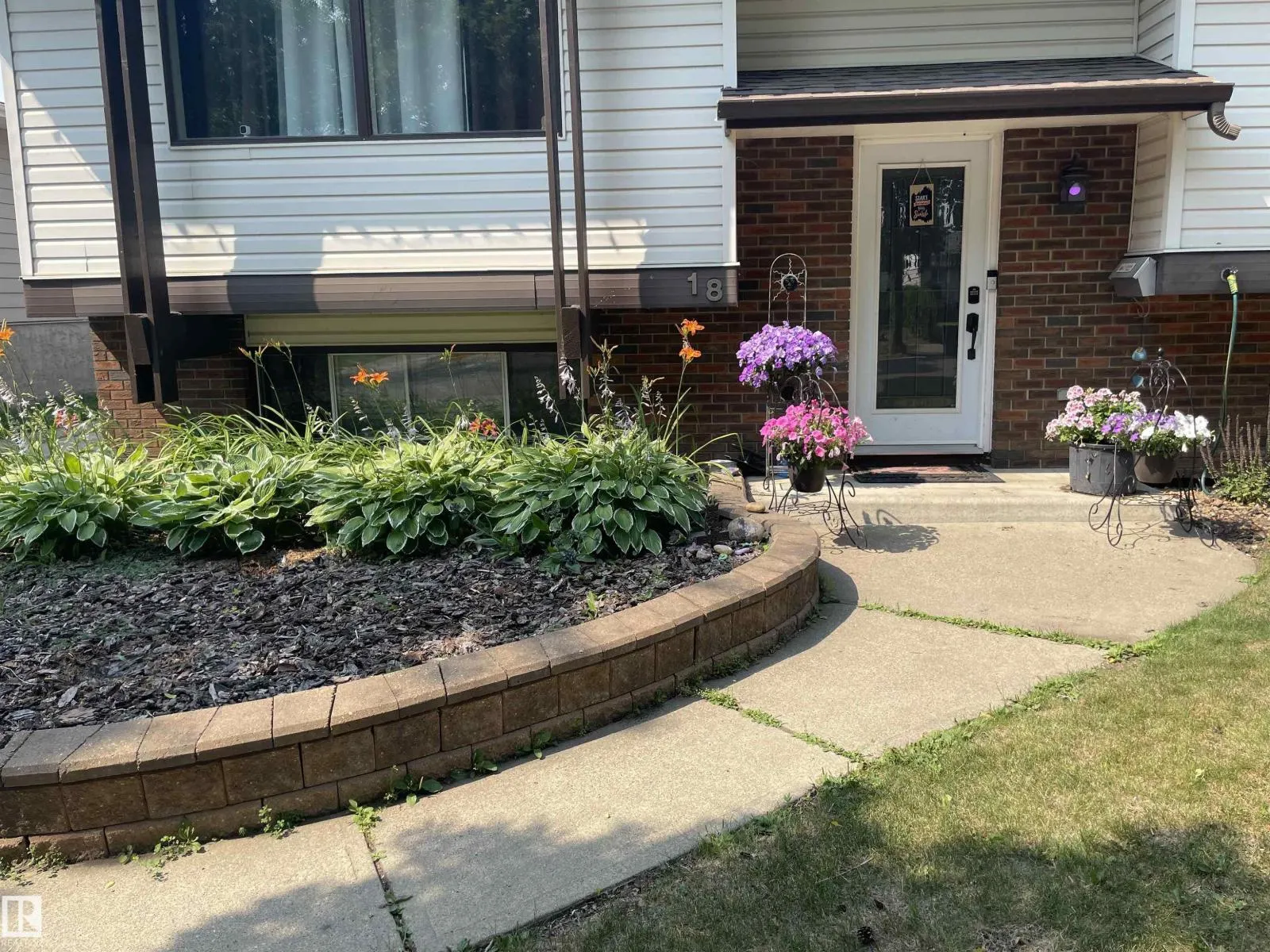 18 LOCKHART DR