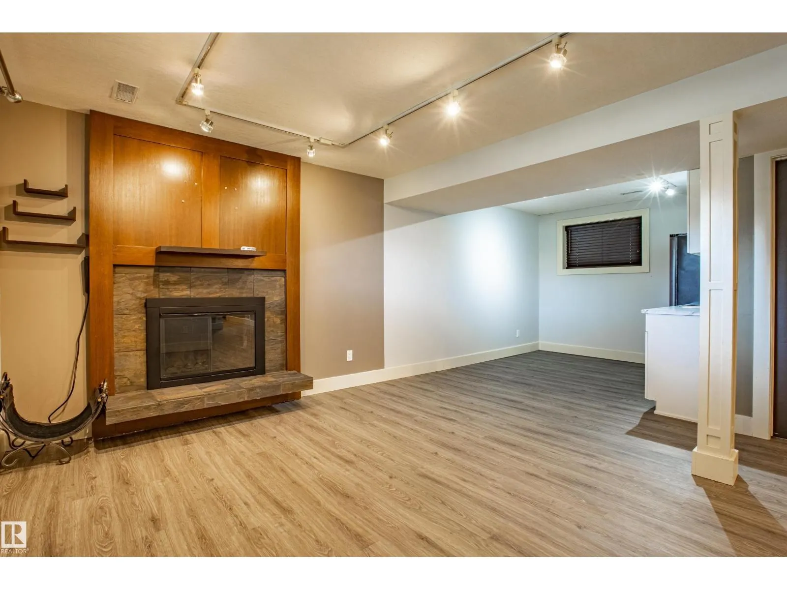 18 LOCKHART DR