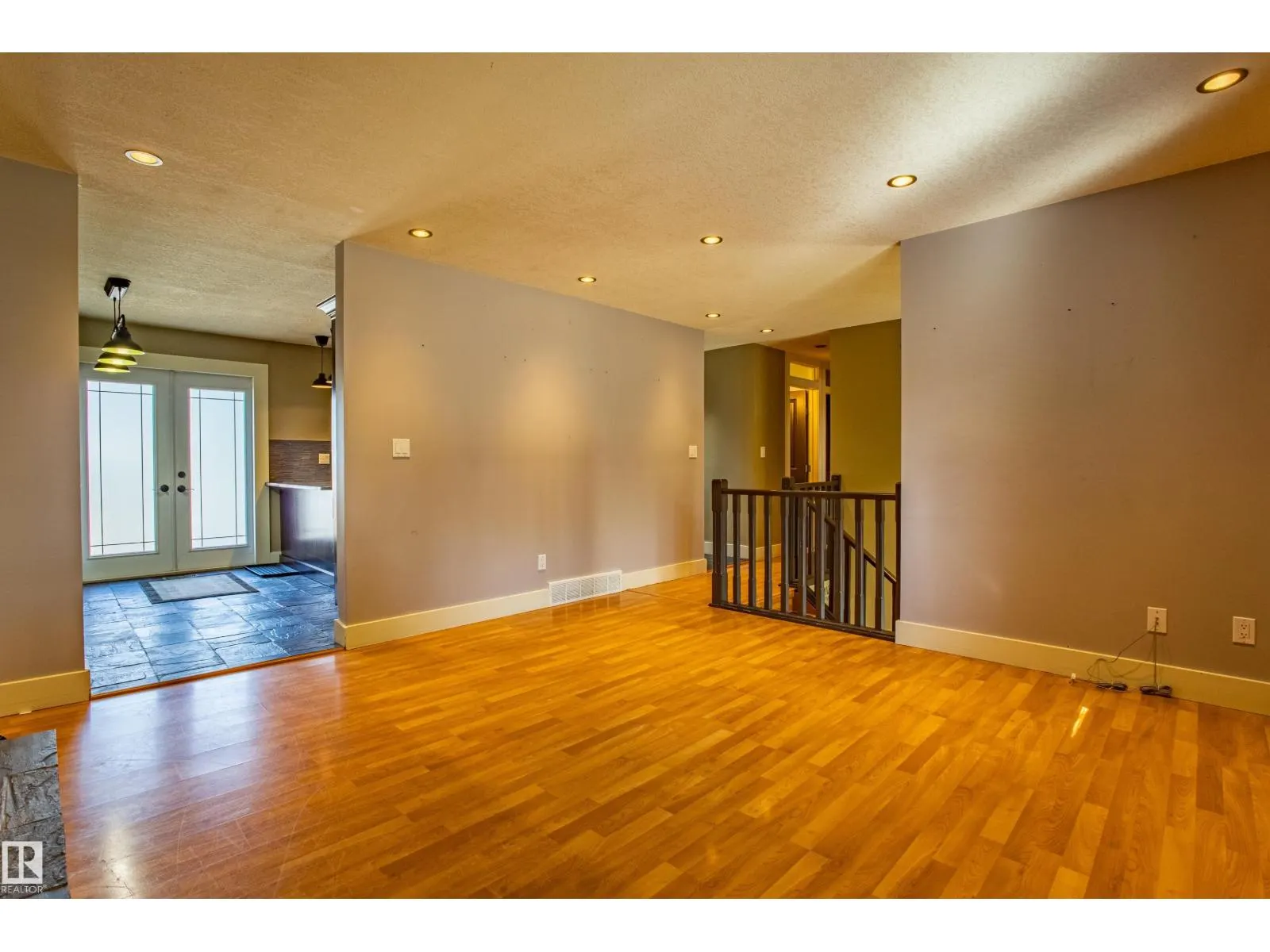 18 LOCKHART DR