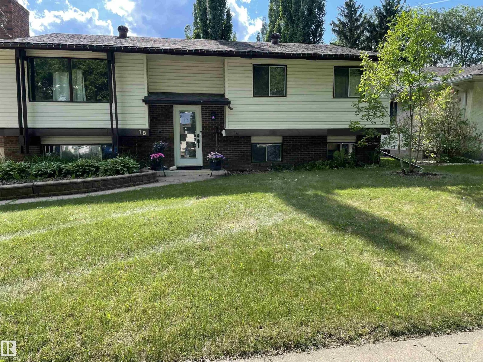 18 LOCKHART DR