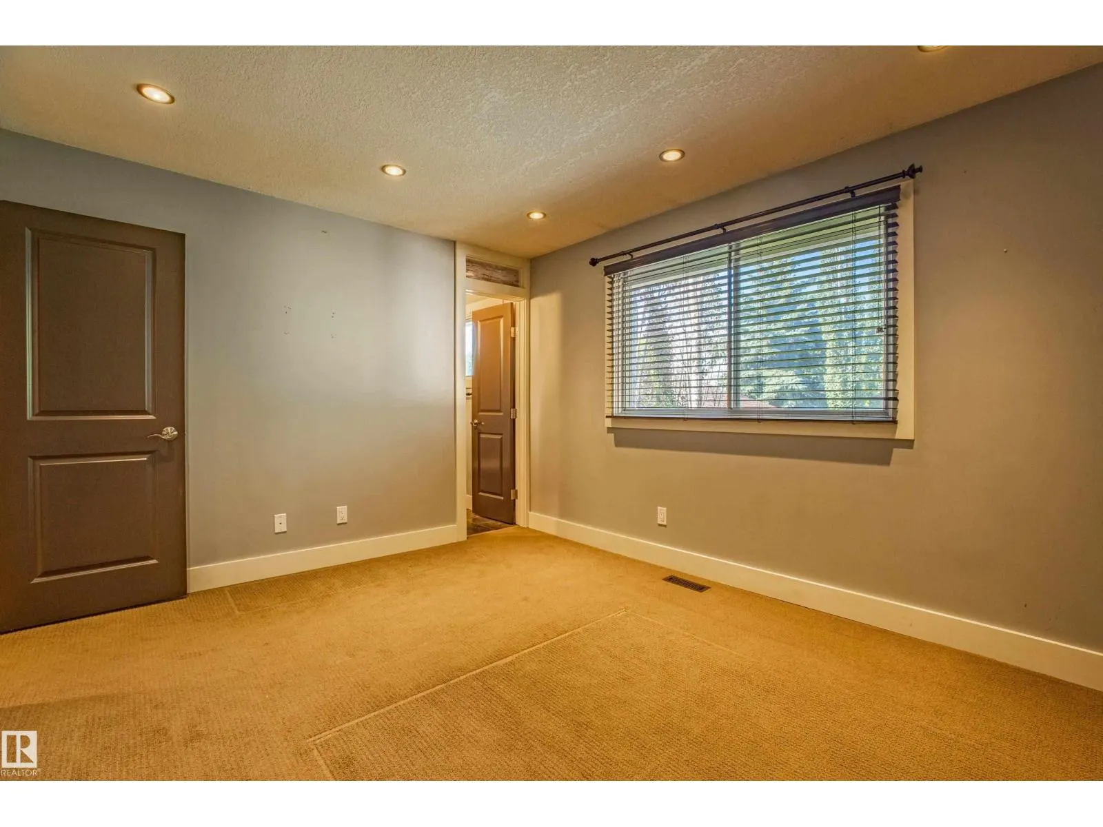 18 LOCKHART DR