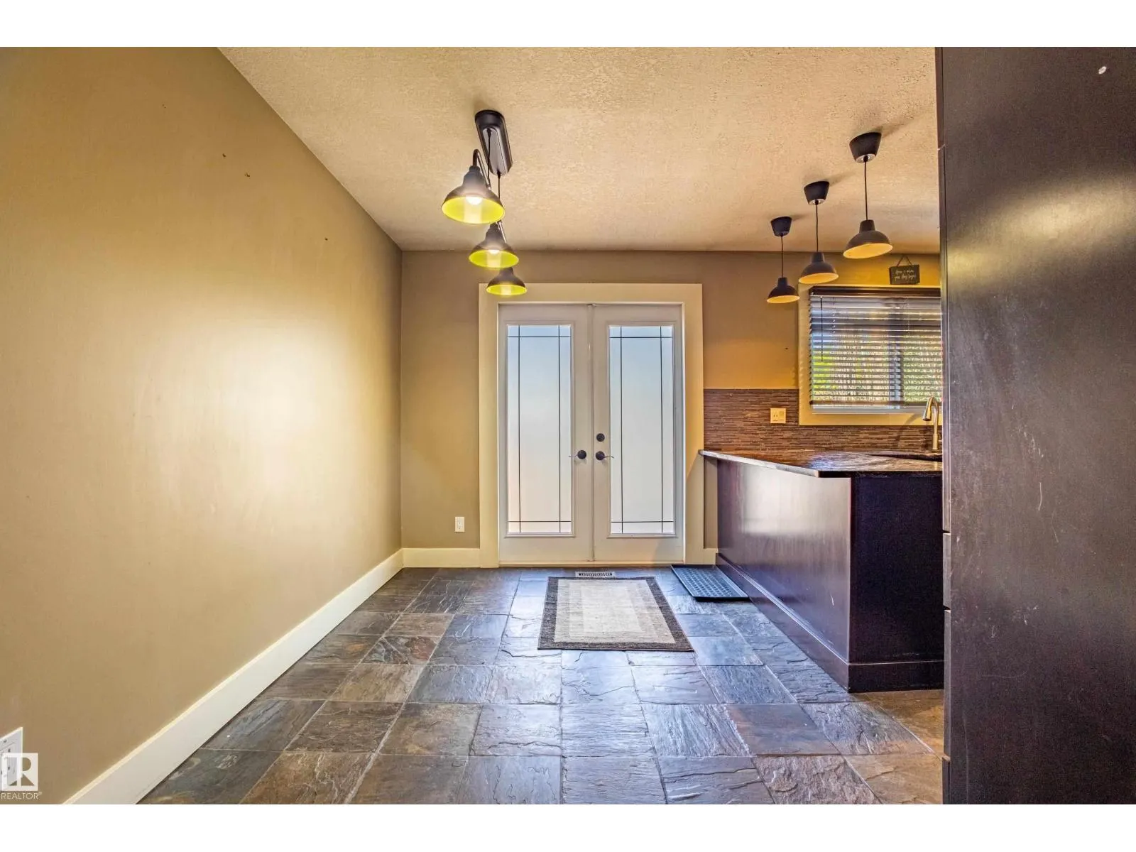 18 LOCKHART DR