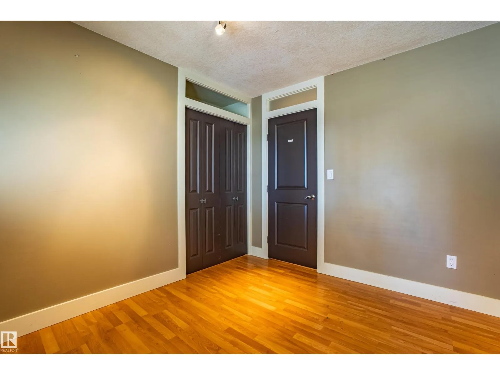 18 LOCKHART DR