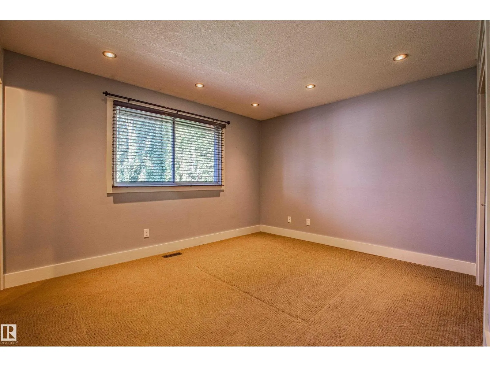 18 LOCKHART DR