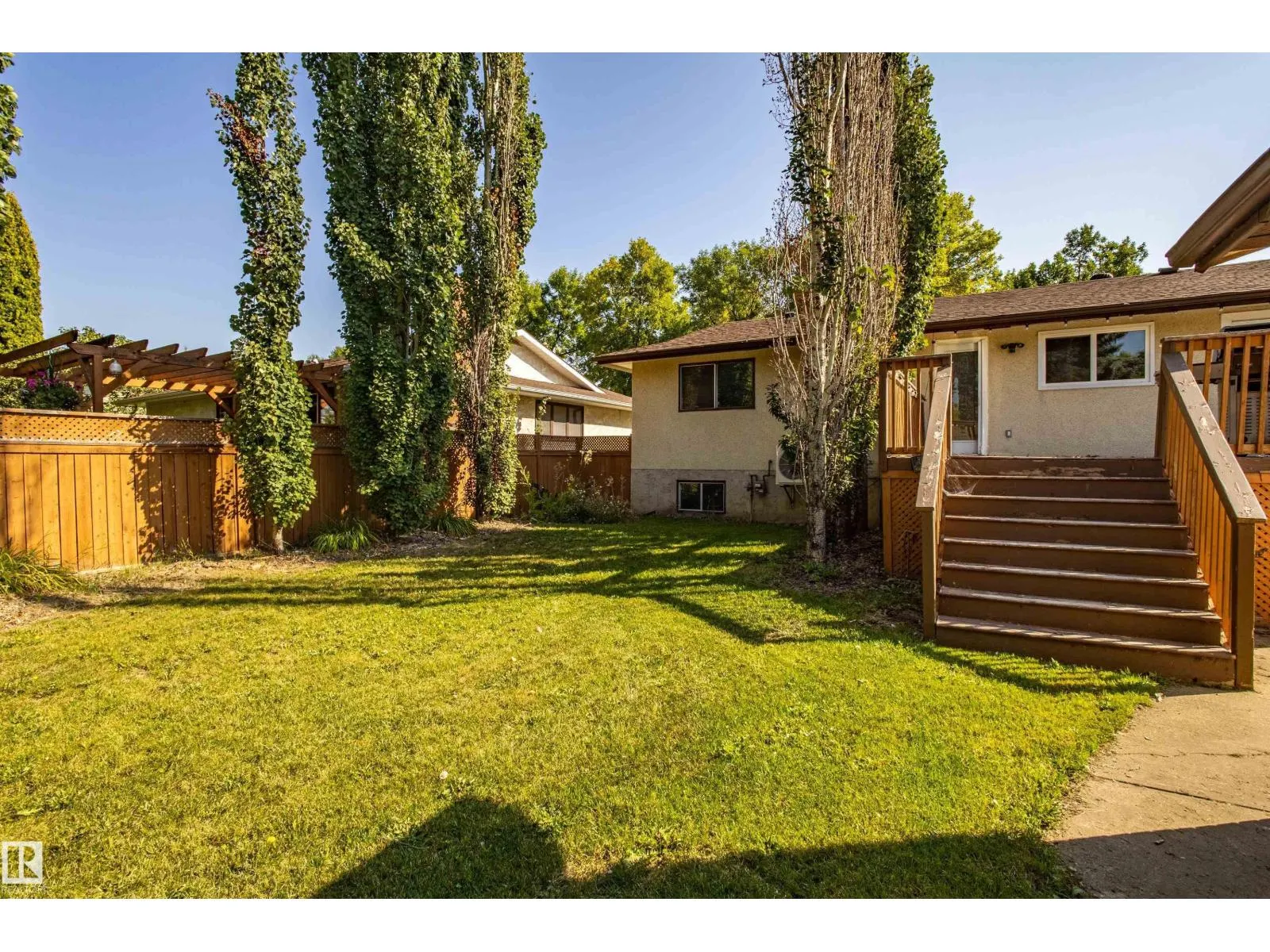 18 LOCKHART DR