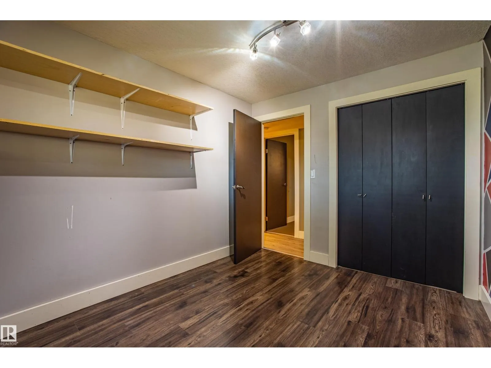 18 LOCKHART DR