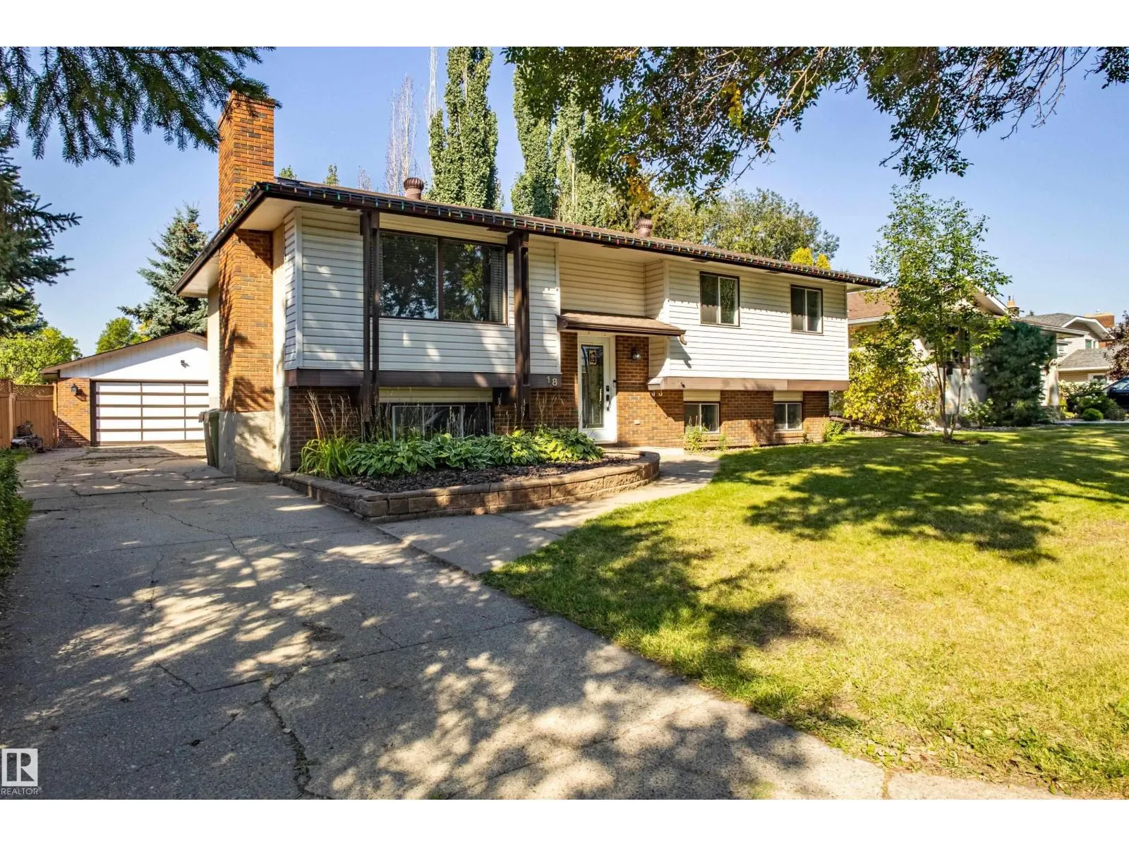 18 LOCKHART DR