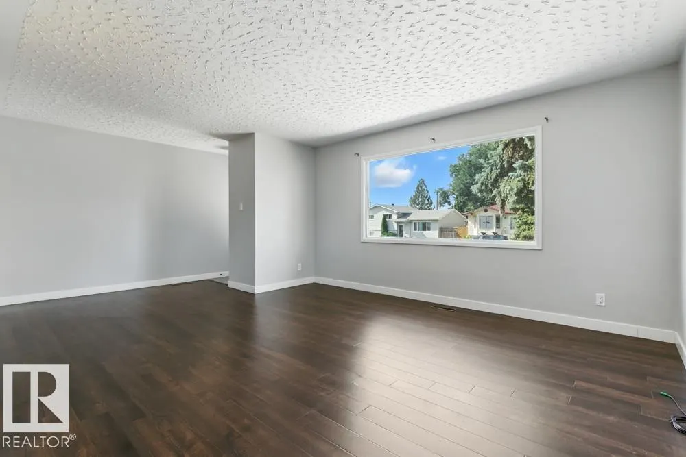 9623 52 ST NW