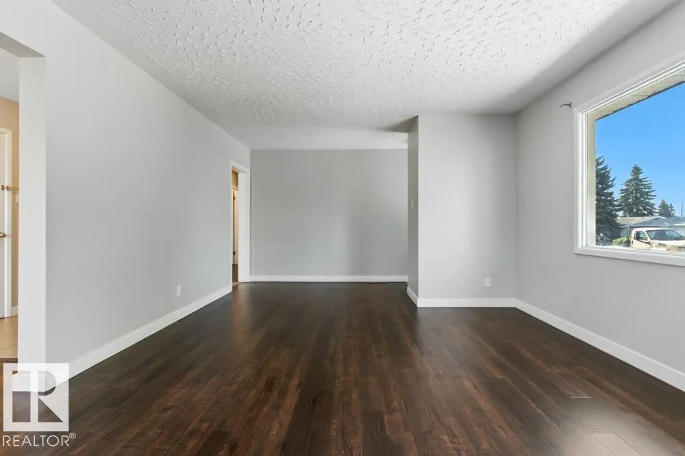 9623 52 ST NW