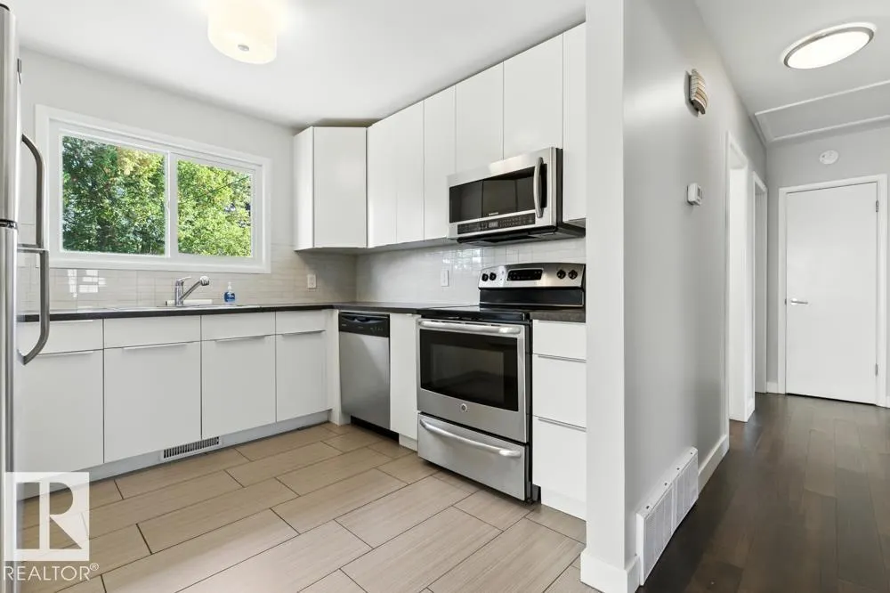 9623 52 ST NW