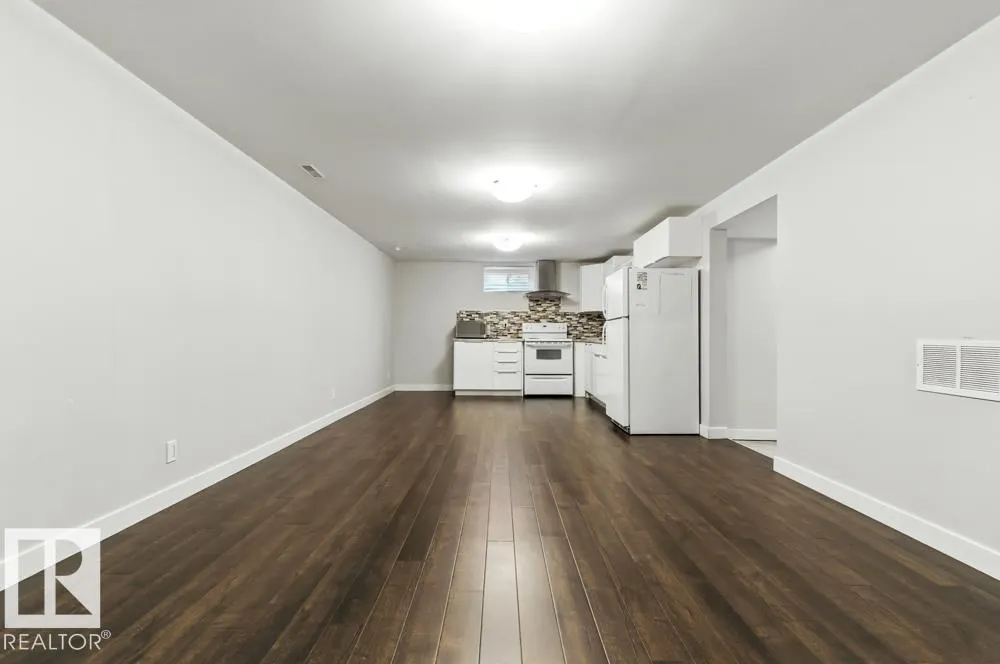 9623 52 ST NW