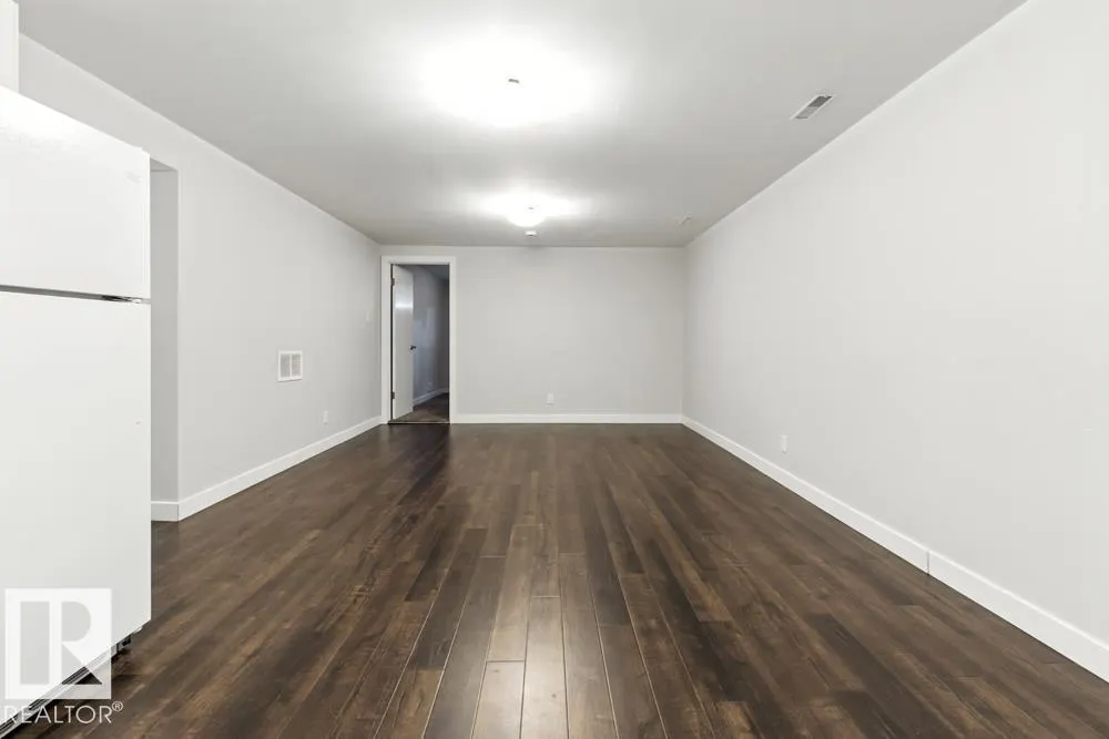 9623 52 ST NW