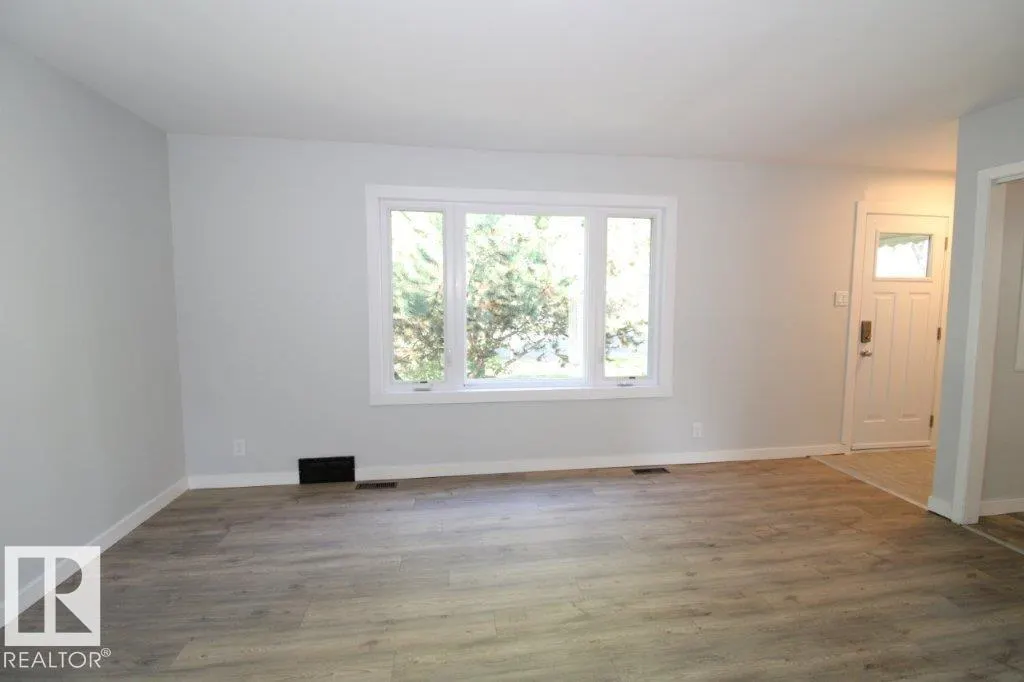 12143 59 ST NW