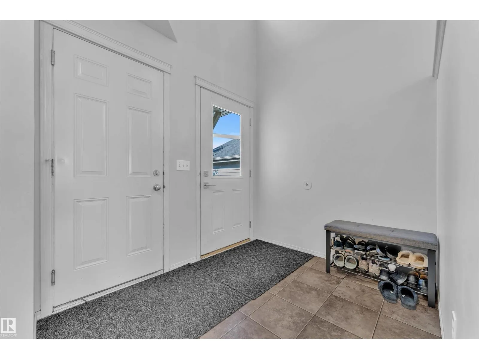 6152 13 AV SW