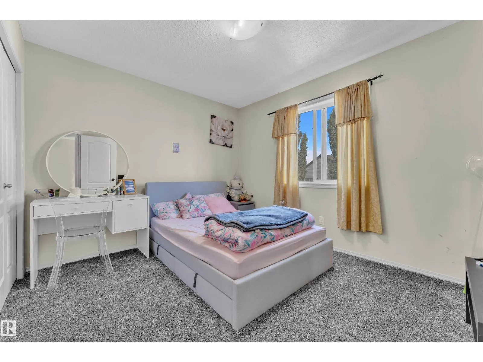 6152 13 AV SW