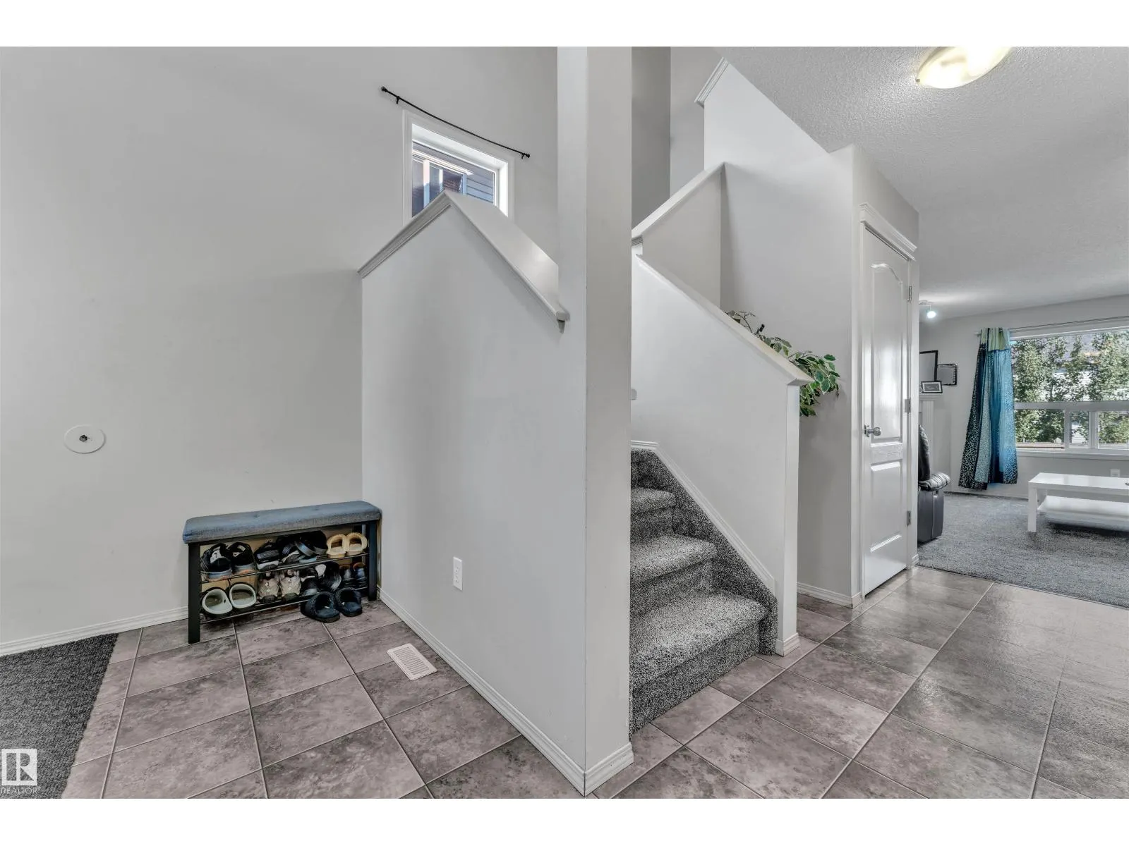 6152 13 AV SW