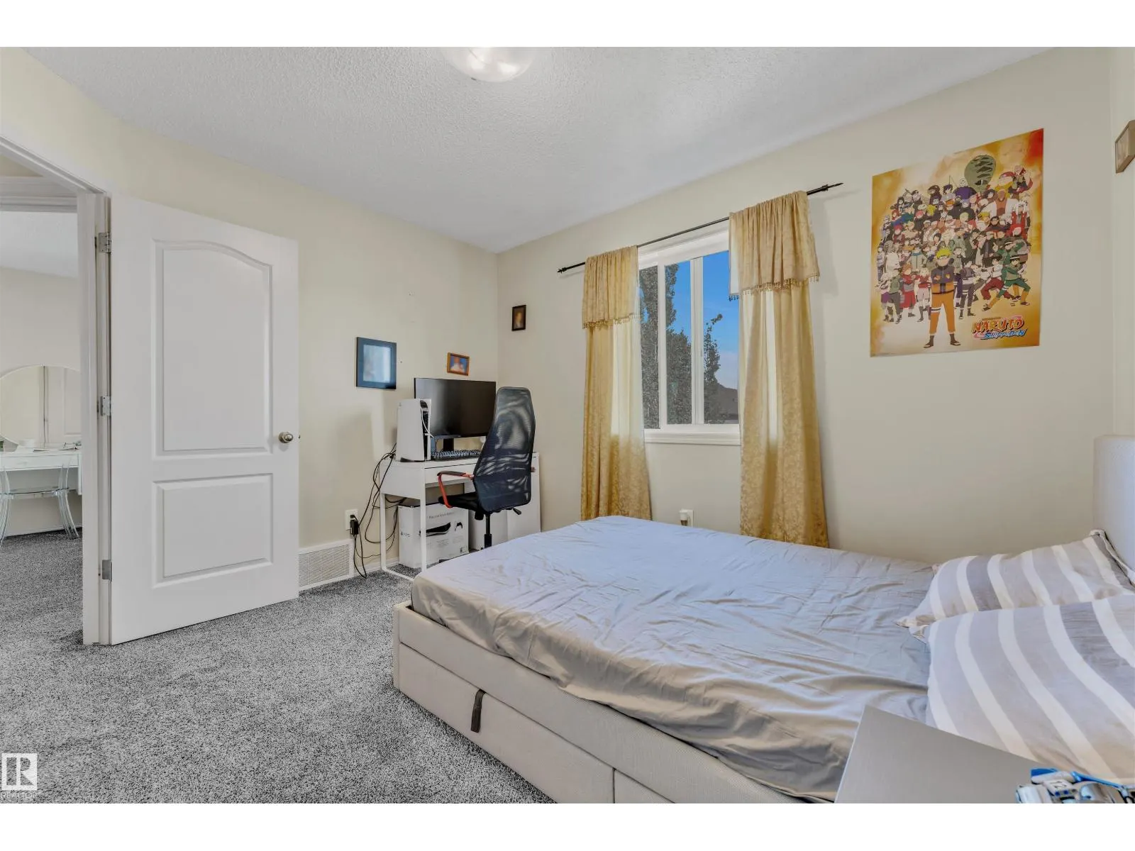 6152 13 AV SW