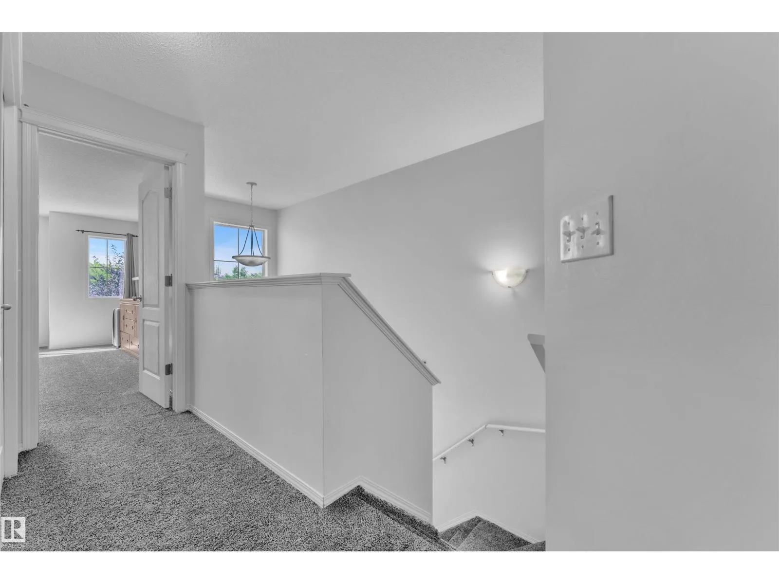 6152 13 AV SW