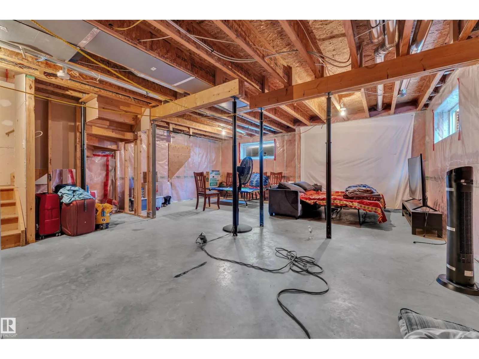 6152 13 AV SW