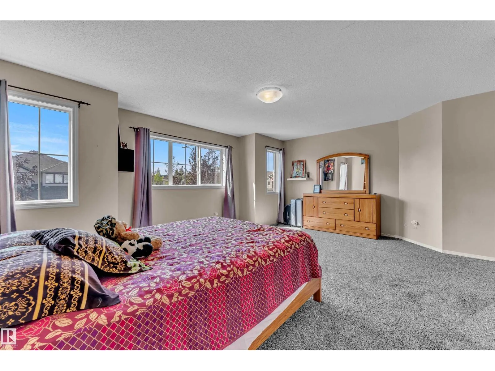 6152 13 AV SW