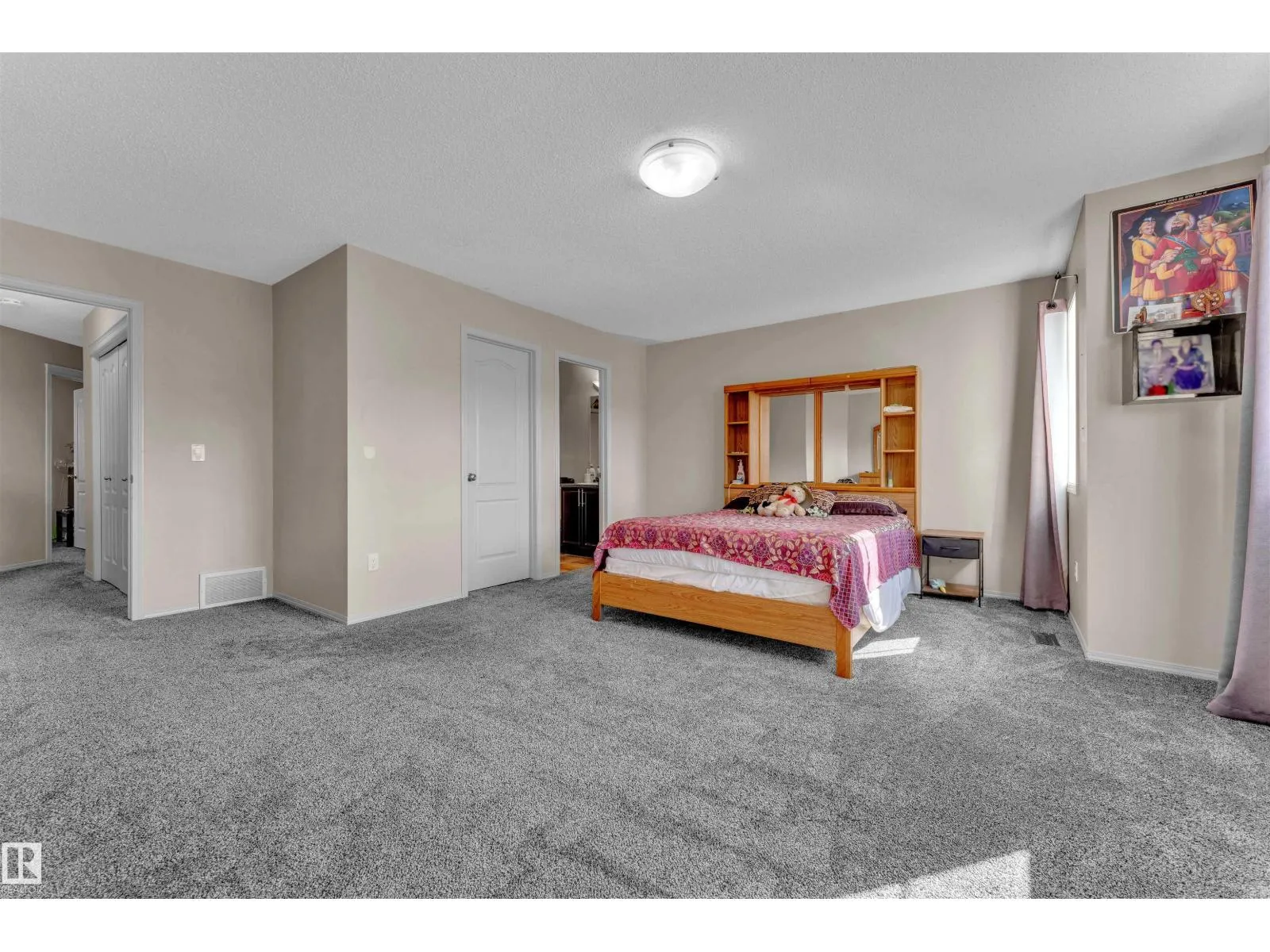 6152 13 AV SW