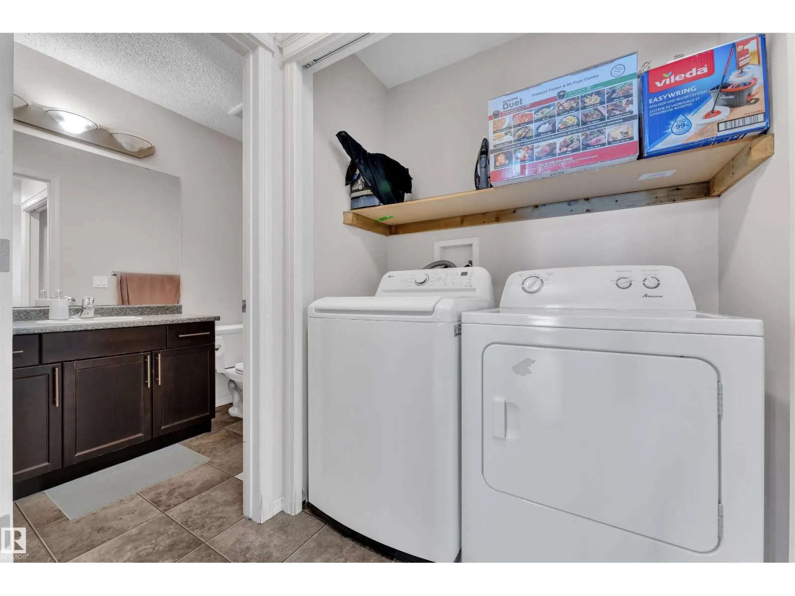 6152 13 AV SW